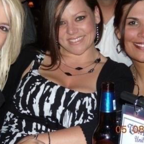 IZ Byer top. Large. I wore this with a cardigan (not included). - Picture 2 of 7